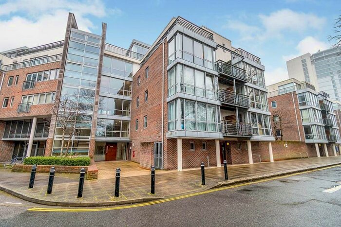 2 Bedroom Flat To Rent In Bonfire Corner, Portsmouth, PO1