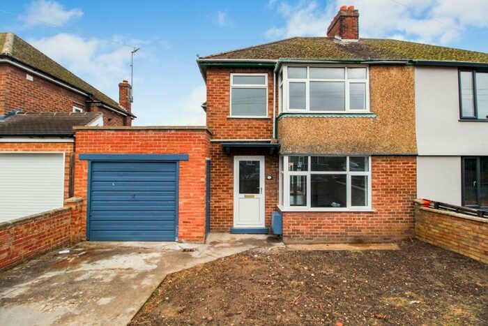 3 Bedroom Semi-Detached House To Rent In Deacon Avenue, Kempston, Bedford, MK42