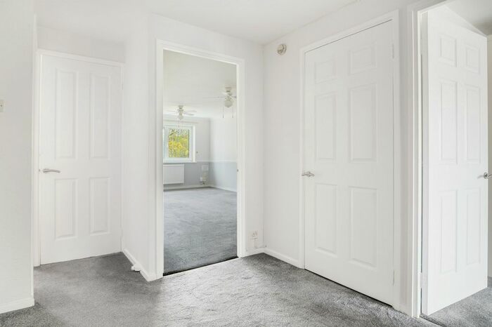 2 Bedroom Flat To Rent In Essex Close, Luton, LU1