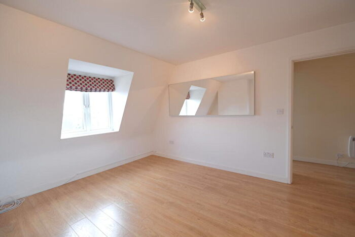 2 Bedroom Flat To Rent In Western Mansions, Great North Road, New Barnet, EN5