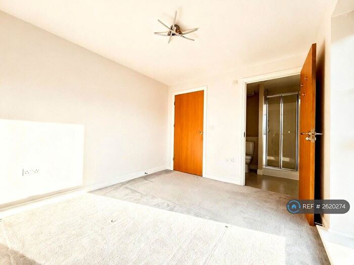 2 Bedroom Flat To Rent In Finlay Court, Crawley, RH10