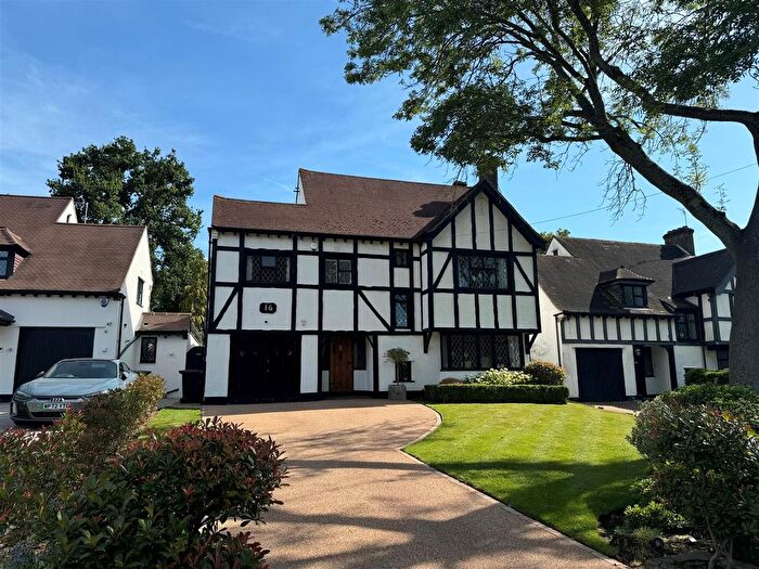 5 Bedroom Detached House For Sale In The Covert, Petts Wood East, Kent, BR6