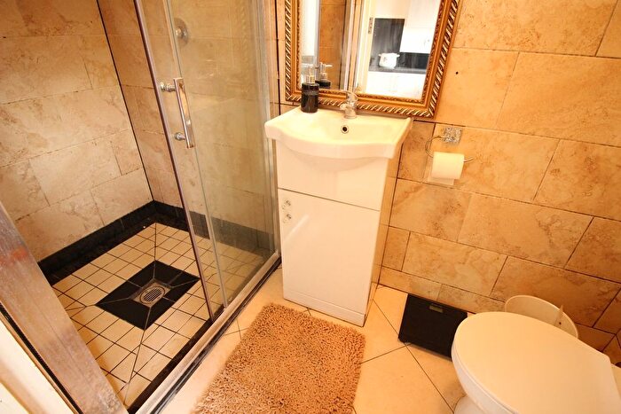 1 Bedroom Flat To Rent In North Hyde Lane, Southall, UB2