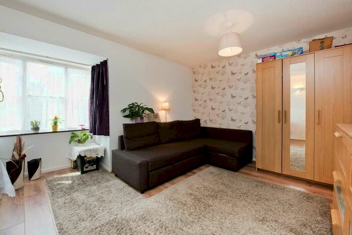 Studio To Rent In Violet Close, Hackbridge, Wallington, SM6
