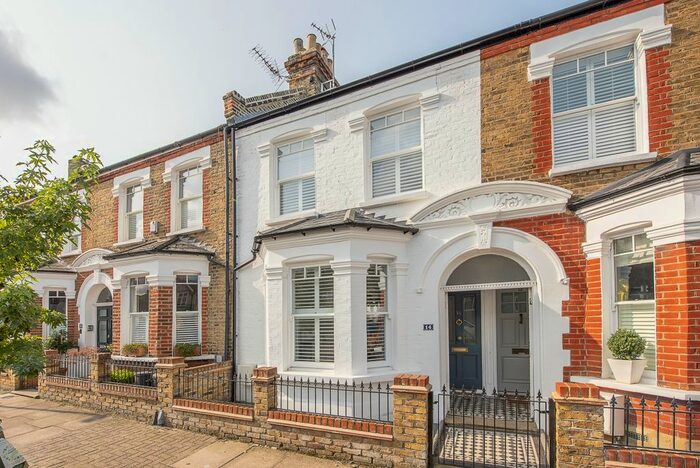 4 Bedroom Flat To Rent In St. Ann's Park Road, London, SW18