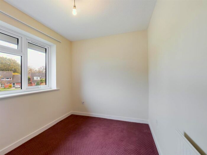 4 Bedroom Detached House For Sale In Orkney Close, Calcot, Reading RG31