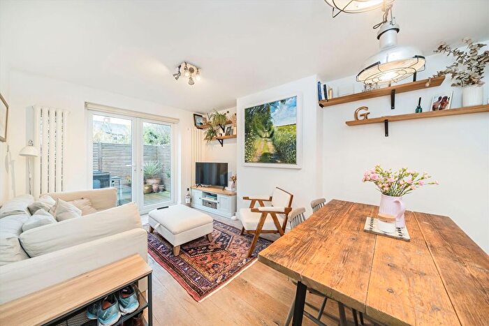 2 Bedroom Flat For Sale In Cambray Road, Balham, SW12