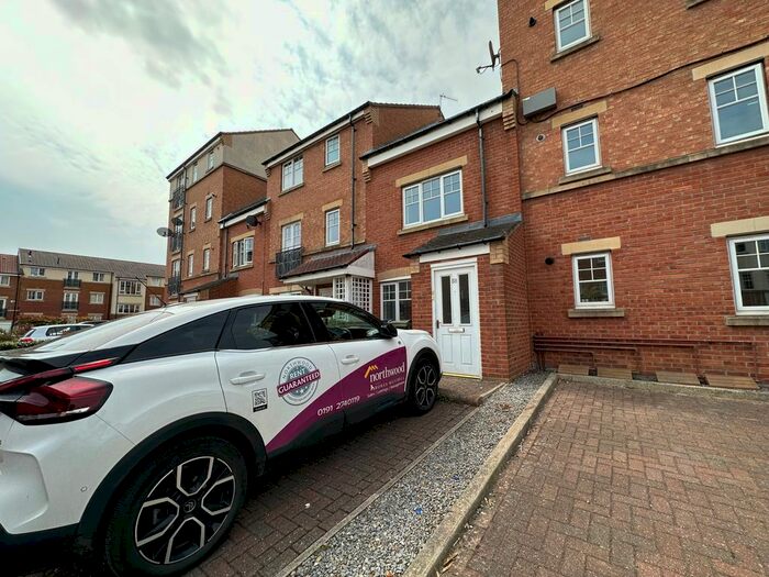 3 Bedroom Town House To Rent In Ovett Gardens, St James Village, Gateshead, NE8