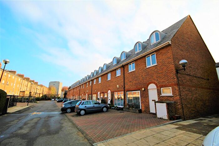 3 Bedroom Maisonette To Rent In Royal Victor Place, Victoria Park, E3