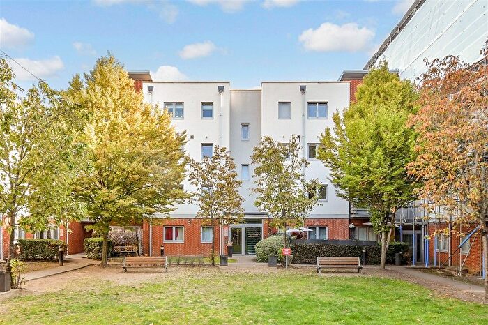 1 Bedroom Flat For Sale In Hawker Place, Walthamstow, E17