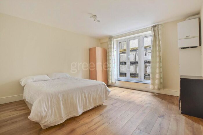 2 Bedroom Flat To Rent In High Street London, N8