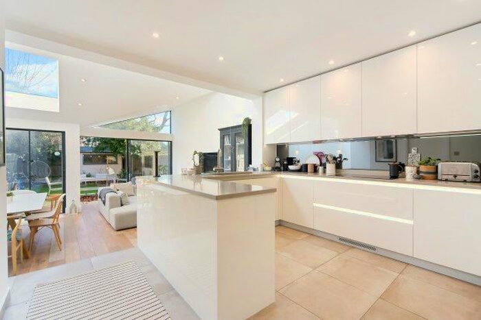 4 Bedroom Property To Rent In Moor Mead Road, Twickenham, TW1