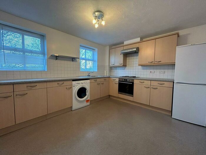 2 Bedroom Apartment To Rent In Bevan Gate, Bracknell, Berkshire, RG42