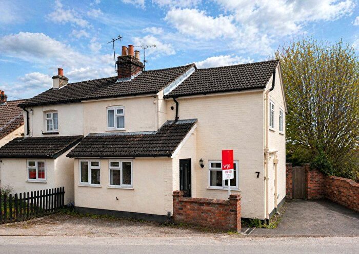3 Bedroom Semi Detached House For Sale In Bishops Road, Farnham, Surrey, GU9