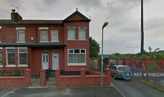 3 Bedroom Semi-Detached House To Rent In Laurel Grove, Manchester, M5