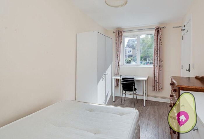 6 Bedroom Semi-Detached House To Rent In Cricket Road, Oxford, OX4