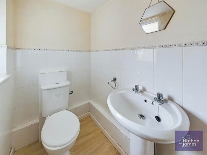 3 Bedroom End Of Terrace House For Sale In Moorlands View, Caldicot, NP26