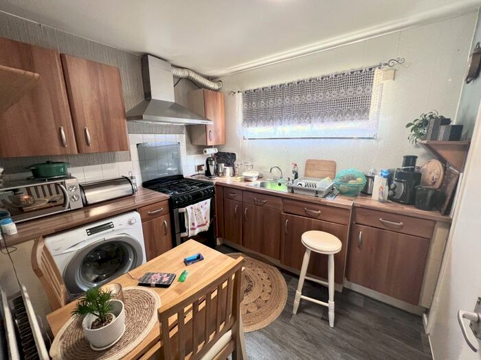 1 Bedroom Apartment To Rent In Cleveland Close, Nottingham, NG7