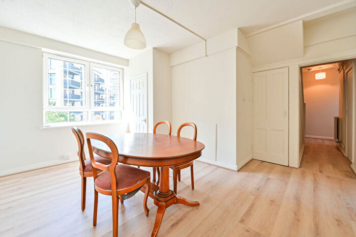 3 Bedroom Maisonette For Sale In Swan Road, Canada Water, London, SE16
