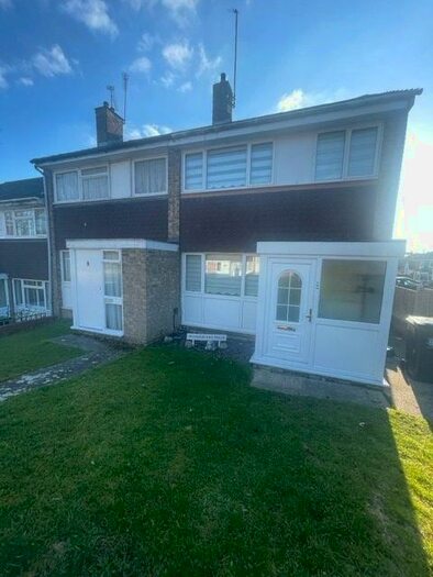 3 Bedroom Property To Rent In Chequers Walk, Waltham Abbey, EN9