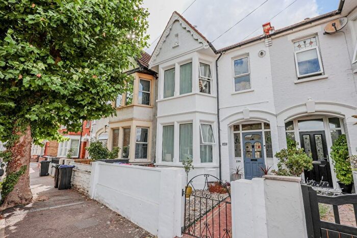 3 Bedroom Terraced House For Sale In Hamlet Court Road, Westcliff-On-Sea, SS0