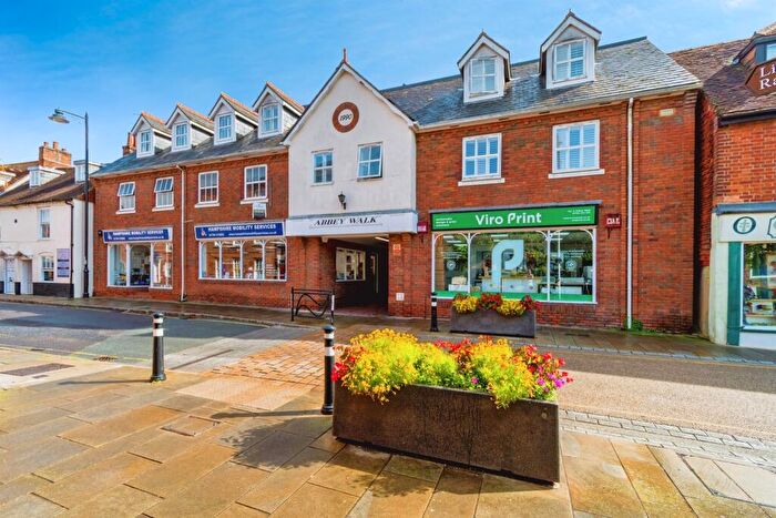 2 Bedroom Flat For Sale In Abbey Walk, Romsey, SO51