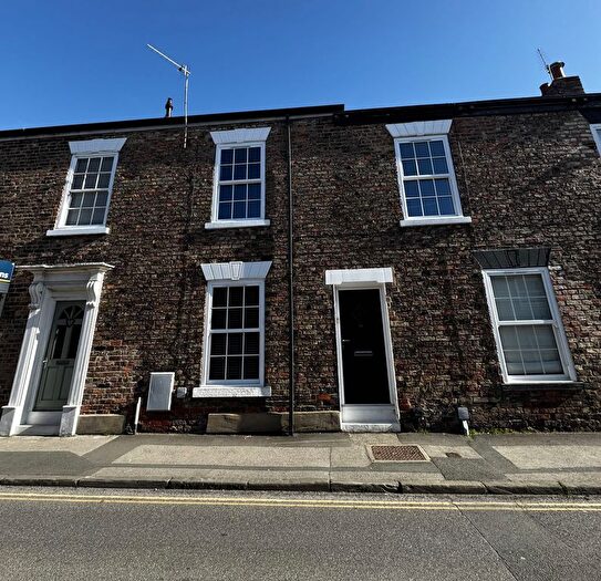 2 Bedroom Terraced House For Sale In Bishopgate, Howden, East Riding Of Yorkshire, DN14