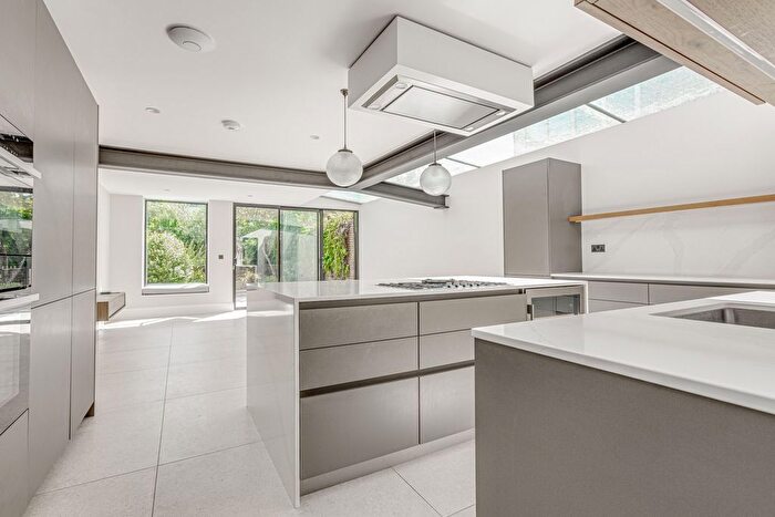 5 Bedroom Terraced House To Rent In Elms Crescent, Abbeville Village, SW4