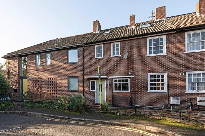 5 Bedroom House For Sale In Mapledene Road, Hackney, London, E8