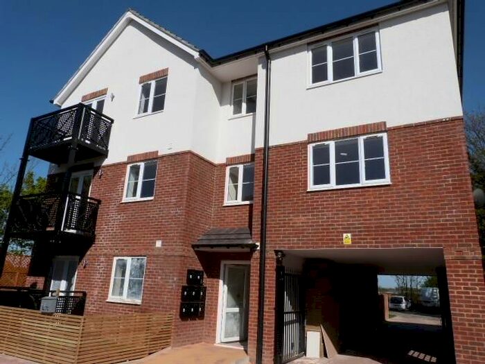 2 Bedroom Flat To Rent In High Street, Harlington, Middlesex, UB3