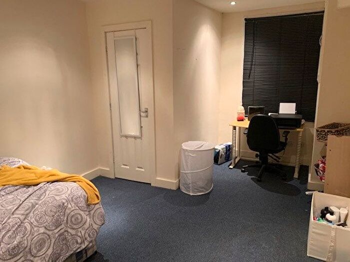 4 Bedroom Semi Detached House To Rent In Richmond Mount, Leeds, LS6