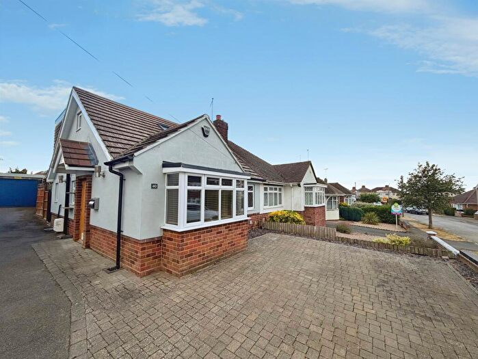 3 Bedroom Semi-Detached Bungalow For Sale In Greenhills Road, Northampton, NN2