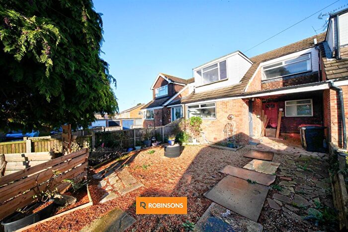 3 Bedroom Terraced House For Sale In Churchill Road, Dunstable, LU6