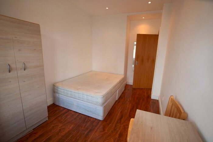 4 Bedroom Flat To Rent In Station Terrace, Kensal Rise, London, NW10
