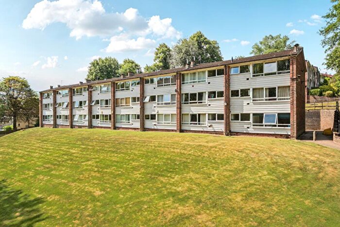 2 Bedroom Flat For Sale In Gledhow Court, Chapel Allerton, Leeds, LS7