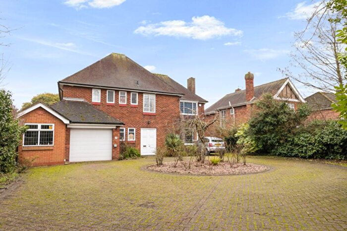 4 Bedroom Detached House For Sale In Scartho Road, Grimsby, N.E.Lincolnshire, DN33