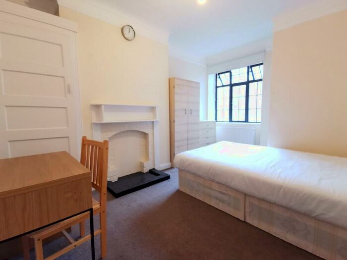 4 Bedroom Flat To Rent In Grafton Place, London, NW1