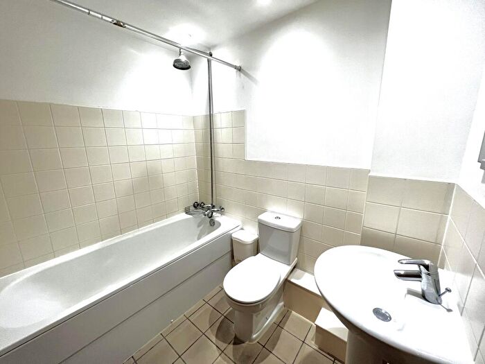 1 Bedroom Flat To Rent In City Walk, Leeds, West Yorkshire, LS11