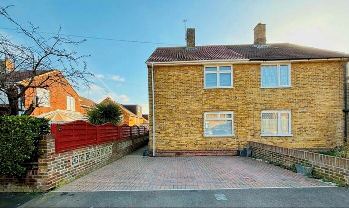 3 Bedroom Semi-Detached House To Rent In Eastling Close, Twydall, ME8