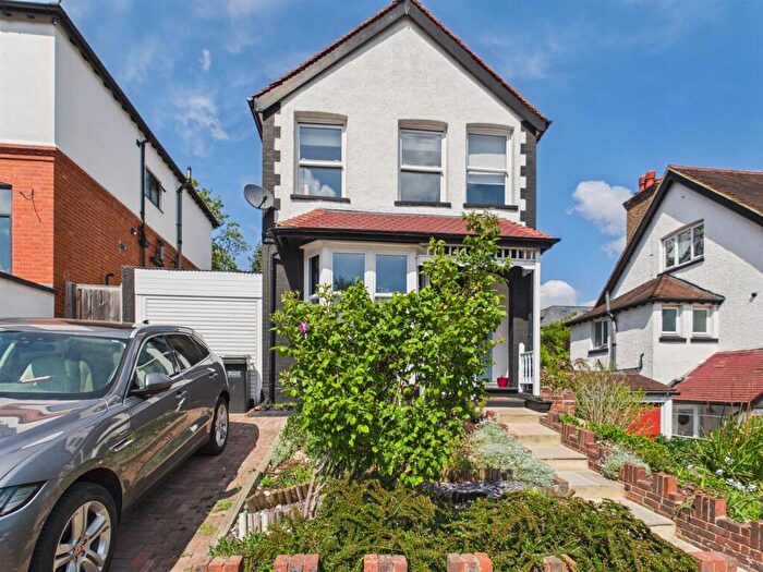 4 Bedroom Detached House For Sale In The Avenue, Coulsdon, CR5