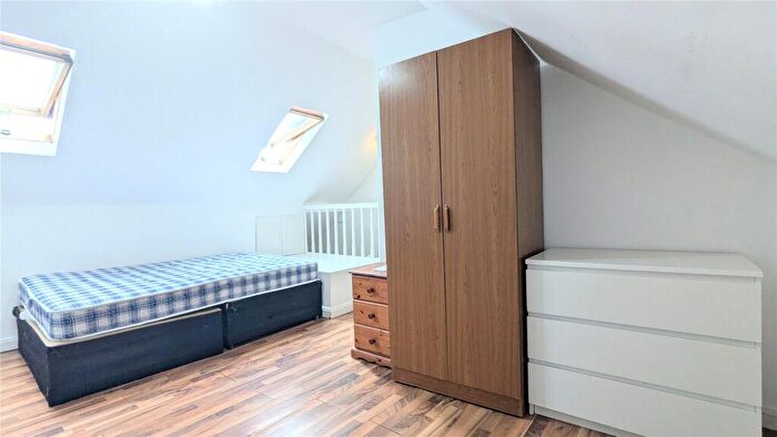 Apartment To Rent In Mattison Road, London, N4