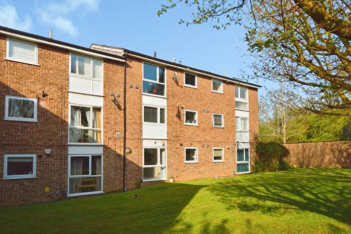 2 Bedroom Flat To Rent In Eskdale, London Colney, AL2