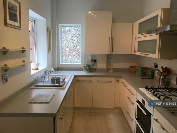 2 Bedroom Flat To Rent In Stratford Grove West, Newcastle Upon Tyne, NE6