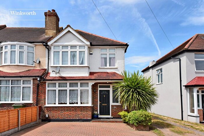 3 Bedroom End Of Terrace House For Sale In Bridgewood Road, Worcester Park, KT4
