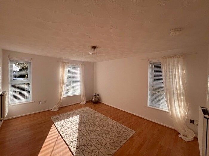 1 Bedroom Flat To Rent In Heol Broadland, Barry, CF62