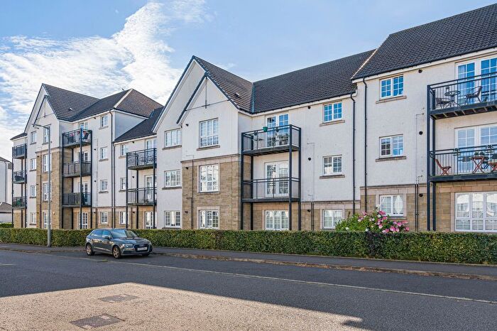 2 Bedroom Flat For Sale In Flat, Crown Crescent, Larbert, FK5