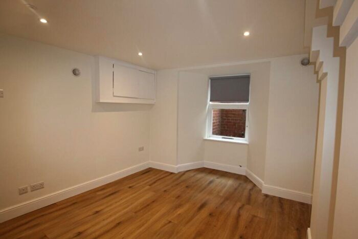 6 Bedroom Terraced House To Rent In Semilong Road, Semilong, NN2