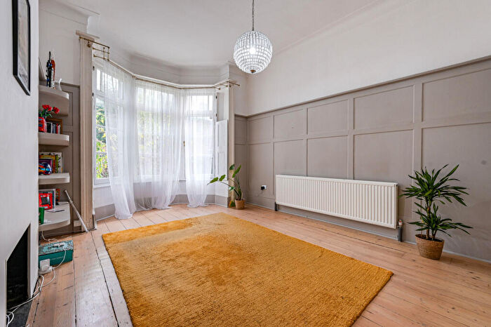 3 Bedroom Flat For Sale In Freelands Road, Bromley, BR1