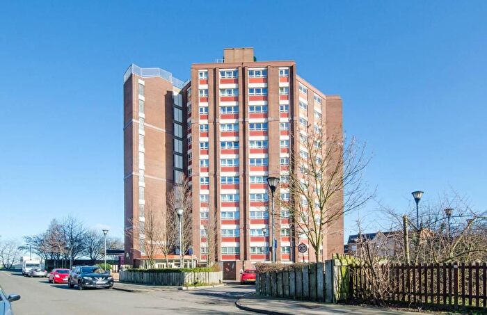 2 Bedroom Flat To Rent In Highview, Byron Way, Northolt, UB5