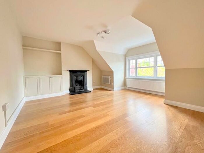 2 Bedroom Flat To Rent In Emanuel Avenue, London, W3